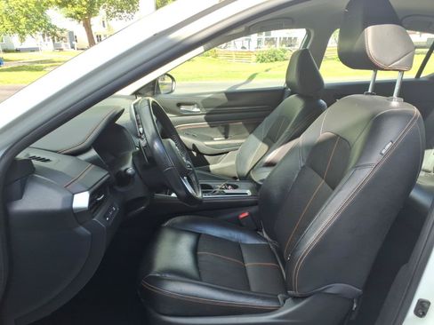 Used 2020 Nissan Altima 2.5 SR FWD image 2