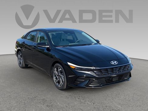 New 2026 Hyundai Elantra Limited FWD image 1
