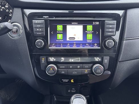 Used 2018 Nissan Rogue SV w/ Premium Package image 29