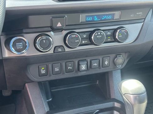 Used 2023 Toyota Tacoma TRD Off-Road w/ Technology Package AWD/4WD image 10
