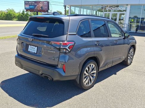 Used 2025 Subaru Forester Touring AWD/4WD image 9