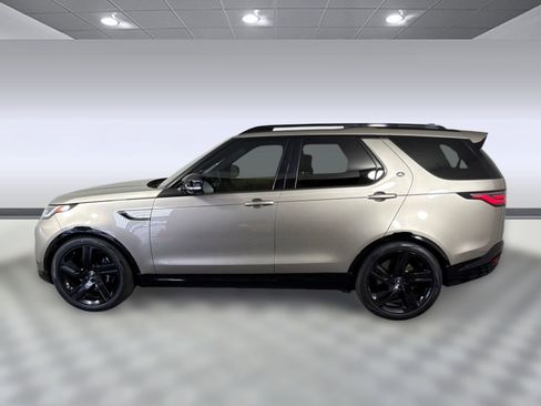 Certified 2023 Land Rover Discovery Metropolitan Edition image 2