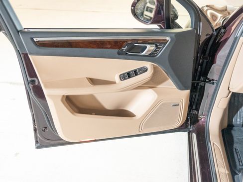 Certified 2026 Porsche Macan AWD/4WD image 17