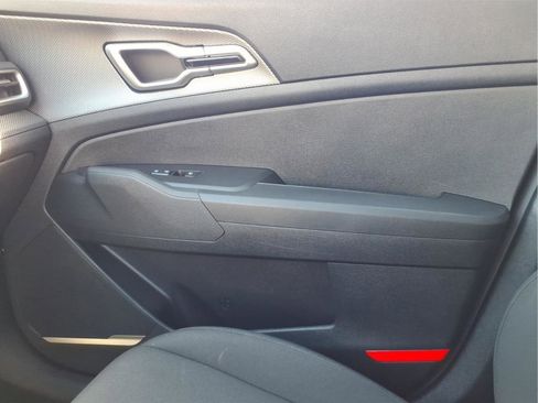 Used 2025 Kia Sportage LX FWD image 25