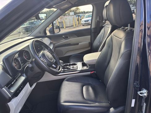 Used 2024 Kia Carnival LX image 28