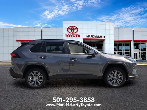 Used 2023 Toyota RAV4 XLE Premium AWD/4WD image 6