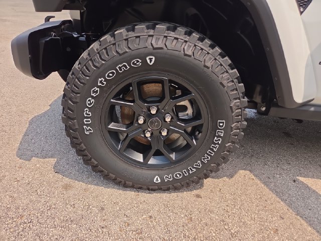 Used 2024 Jeep Gladiator Mojave AWD/4WD image 27