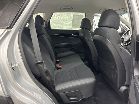 Used 2017 Kia Sorento AWD w/ LX Convenience Package image 9