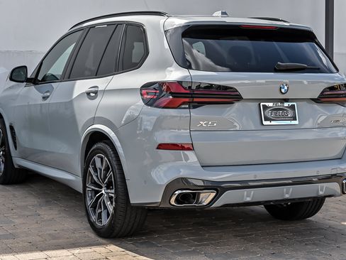 Used 2024 BMW X5 xDrive40i w/ M Sport Package AWD/4WD image 11