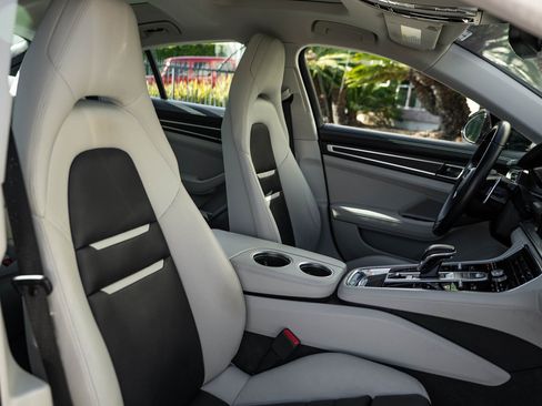 Used 2021 Porsche Panamera image 38