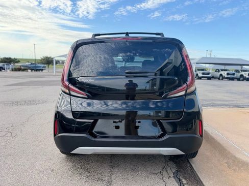 Used 2023 Kia Soul S FWD image 5