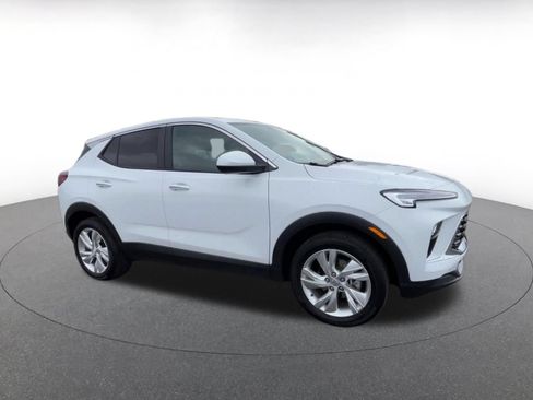 Used 2025 Buick Encore GX Preferred AWD/4WD image 2