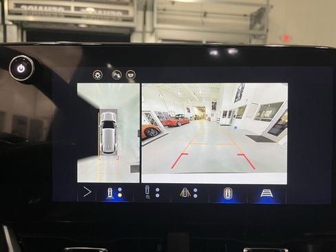 New 2025 Chevrolet Equinox LT w/ Safety and Technology Package image 15