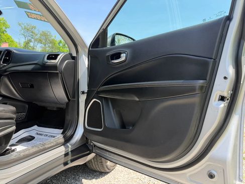 Used 2019 Jeep Compass Latitude w/ Popular Equipment Group AWD/4WD image 24