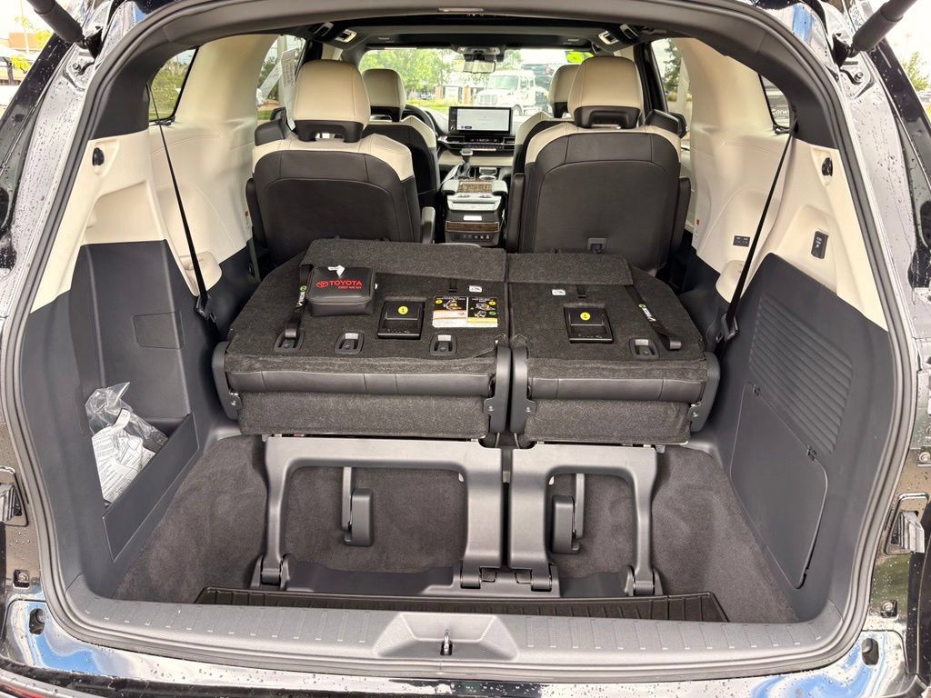 Used 2026 Toyota Sienna Platinum AWD/4WD image 25