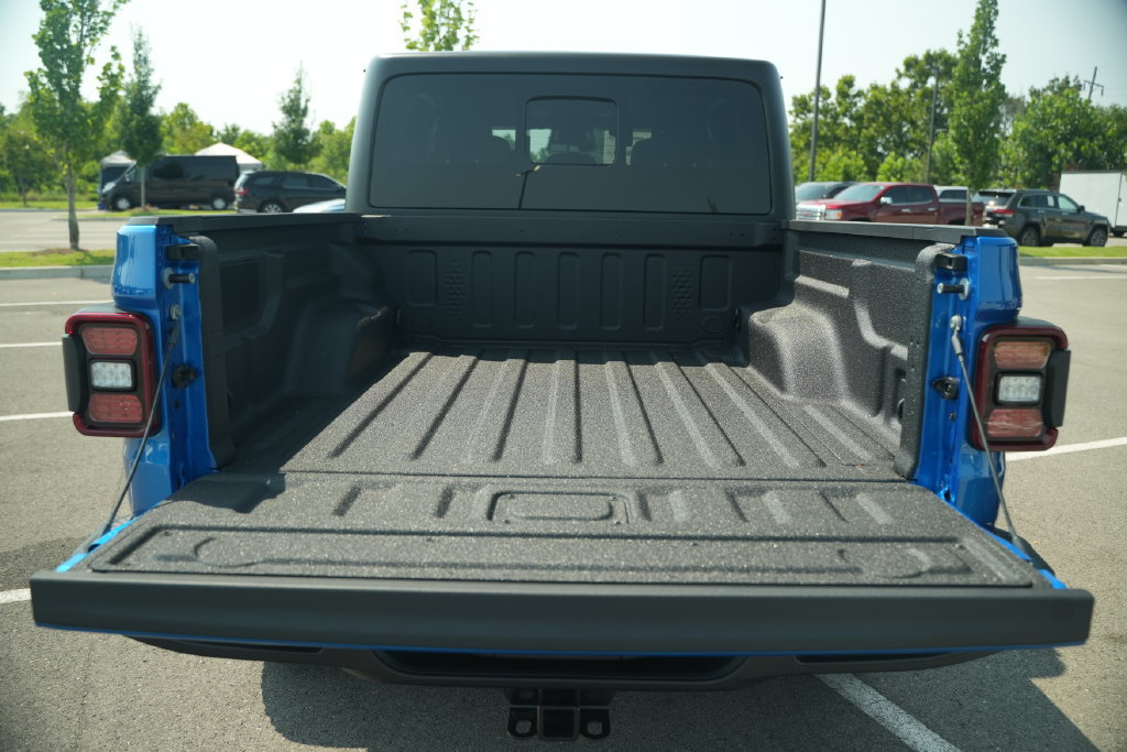 New 2026 Jeep Gladiator Sport AWD/4WD image 15