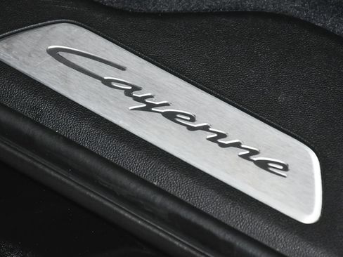 Used 2024 Porsche Cayenne AWD/4WD image 14