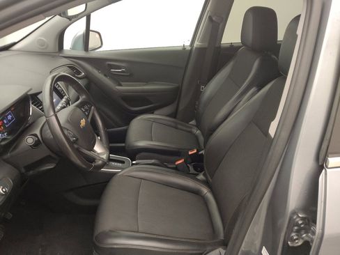 Used 2020 Chevrolet Trax LT w/ Driver Confidence Package AWD/4WD image 17