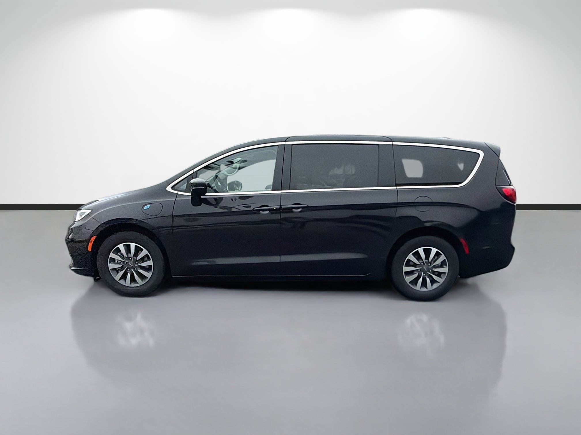 Used 2024 Chrysler Pacifica Limited FWD image 6