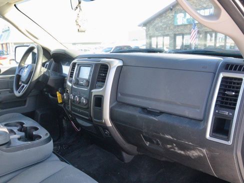 Used 2017 RAM 1500 Classic SLT image 31