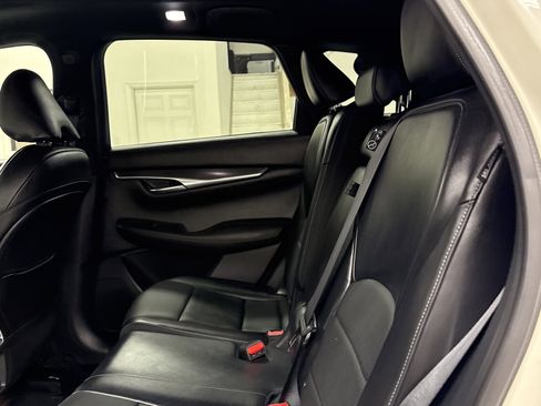 Used 2022 INFINITI QX50 Luxe w/ Appearance Package image 15