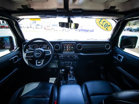 Used 2023 Jeep Wrangler Sahara image 28