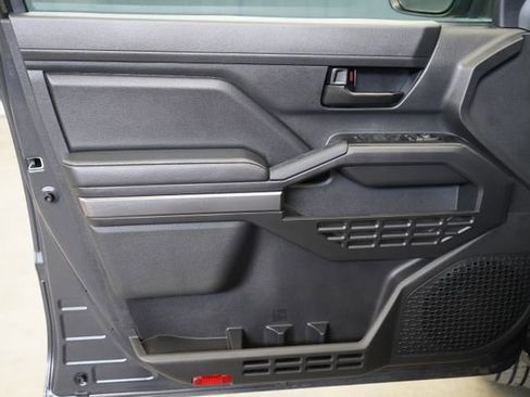 Used 2025 Toyota Tacoma SR5 AWD/4WD image 9