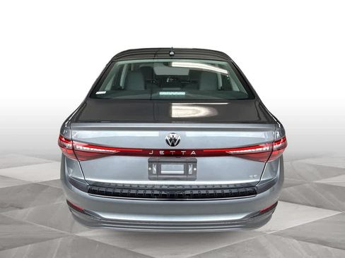 Used 2025 Volkswagen Jetta SE FWD image 7
