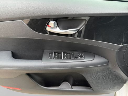 Used 2022 Kia Forte GT-Line FWD image 10