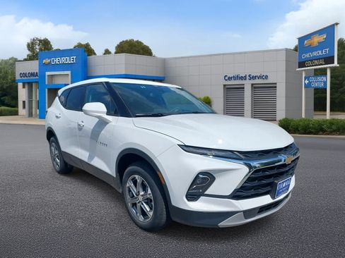 Used 2025 Chevrolet Blazer LT AWD/4WD image 2