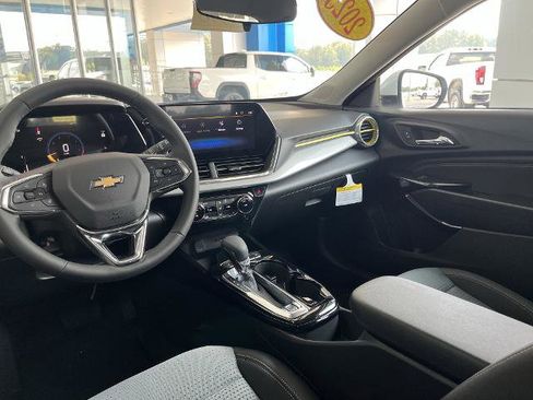 New 2025 Chevrolet Trax LT w/ Driver Confidence Package image 2