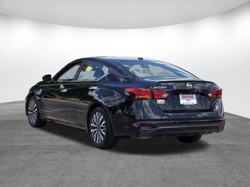 Used 2024 Nissan Altima 2.5 SV FWD image 6