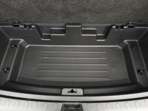 Used 2023 Chevrolet Traverse Premier FWD image 28