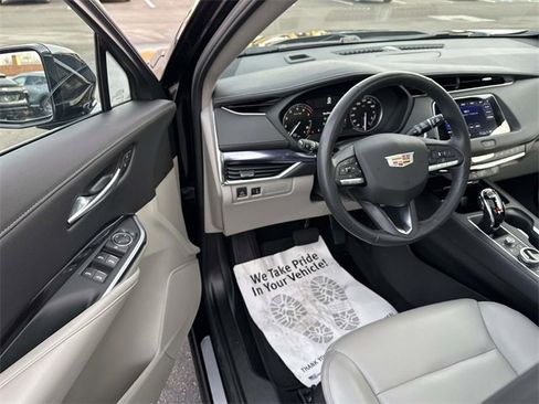 Certified 2023 Cadillac XT4 Luxury w/ Cold Weather Package image 15