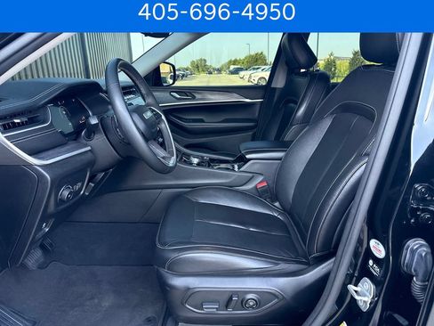 Used 2023 Jeep Grand Cherokee Limited AWD/4WD image 11
