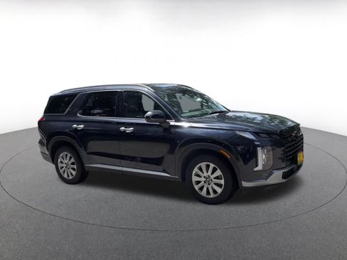 Used 2024 Hyundai Palisade SEL FWD image 2