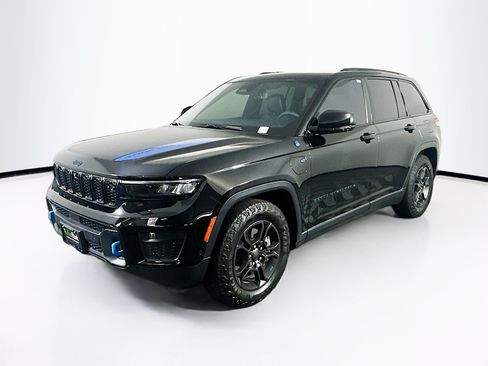 Used 2024 Jeep Grand Cherokee Trailhawk w/ Advanced Protech Group II AWD/4WD image 3