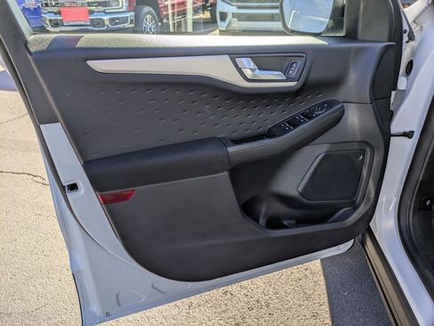 Used 2020 Ford Escape SE Sport image 12