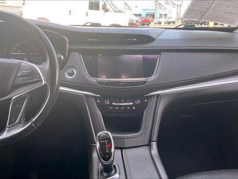 Used 2018 Cadillac XT5 Luxury w/ LPO, Wheel Lock Package FWD image 6