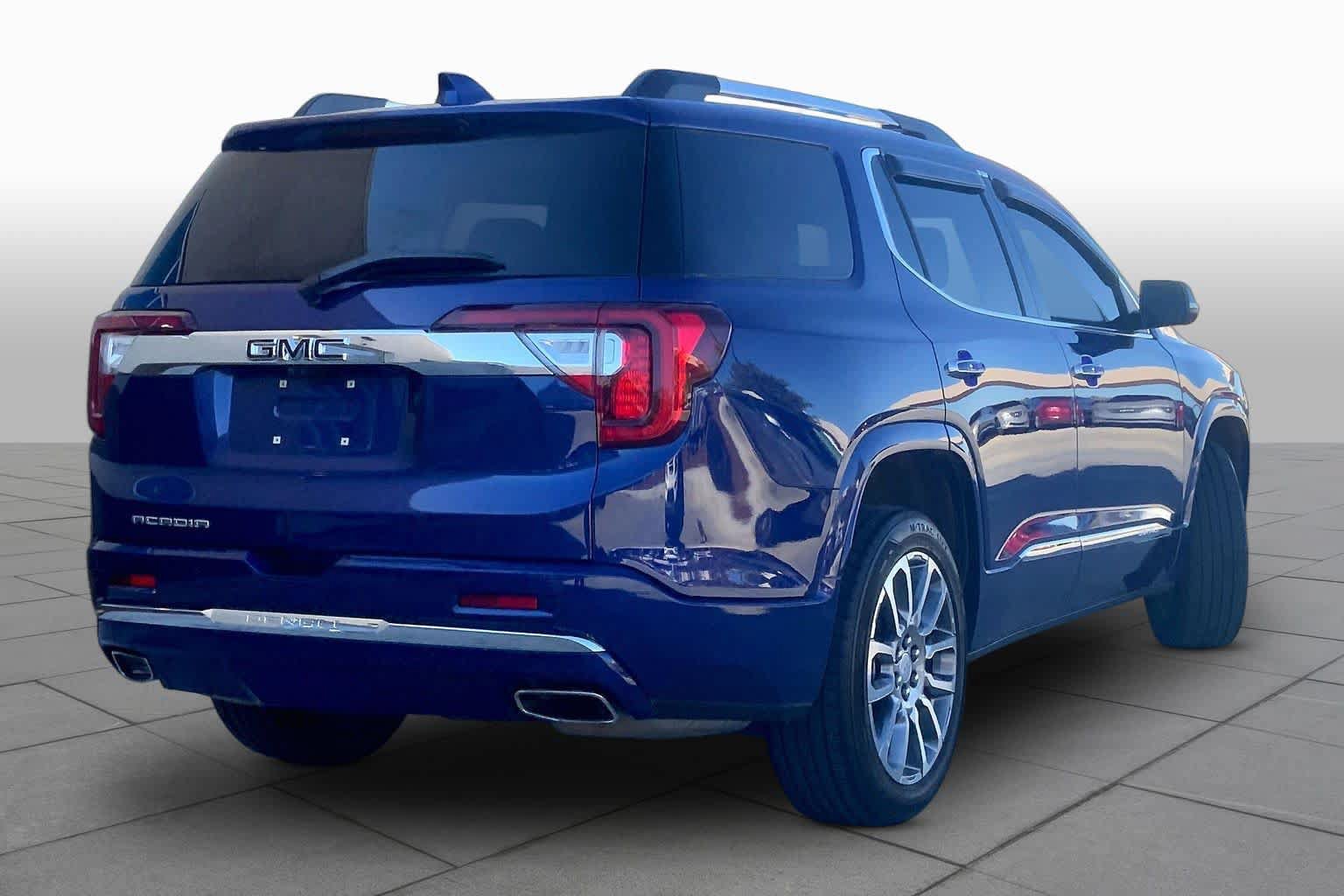 Used 2023 GMC Acadia Denali w/ Denali Ultimate Package FWD image 13