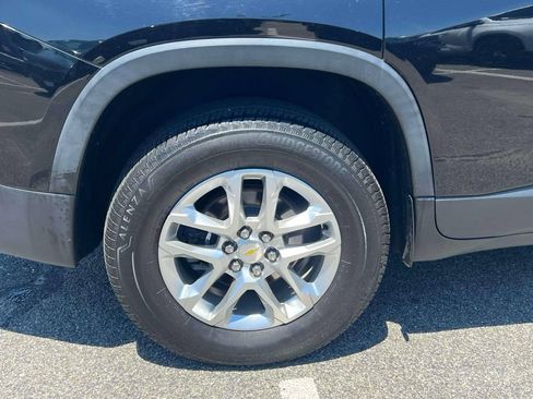Used 2020 Chevrolet Traverse LT w/ Driver Confidence II Package AWD/4WD image 11
