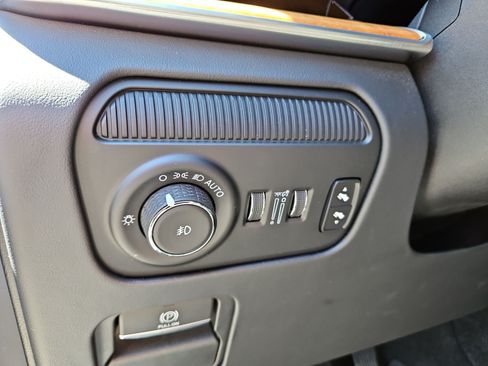 Used 2024 Jeep Grand Wagoneer Series III AWD/4WD image 24