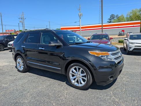 Used 2013 Ford Explorer XLT image 3