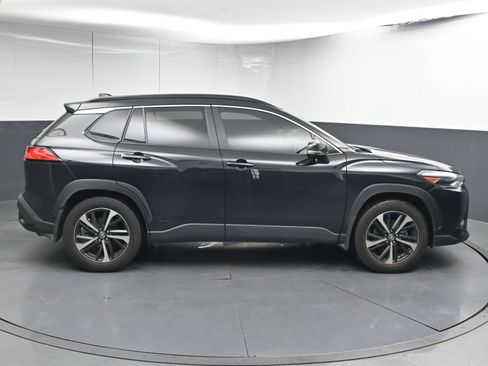 Used 2024 Toyota Corolla Cross XSE image 9