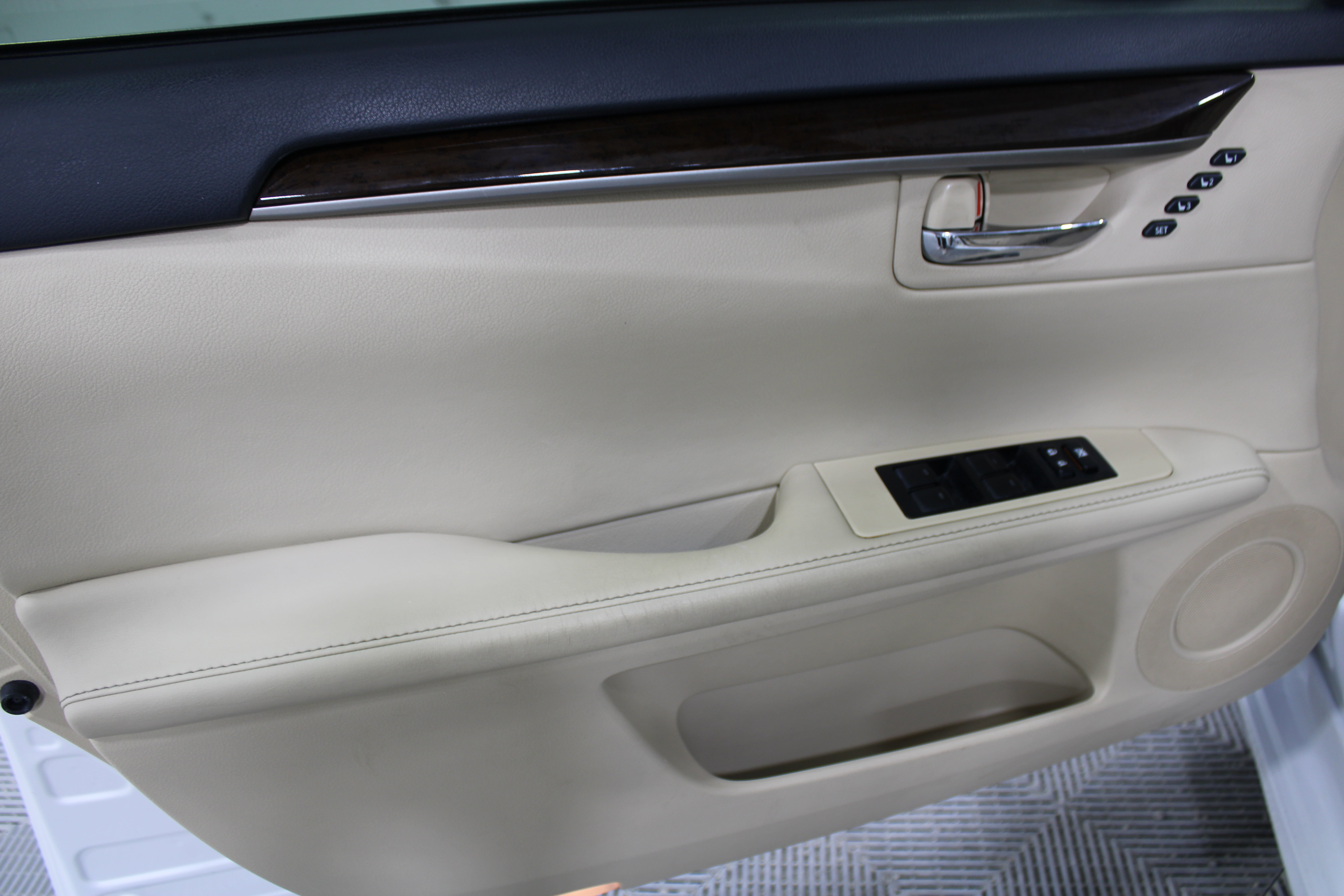 Used 2015 Lexus ES 350 w/ Luxury Package FWD image 15