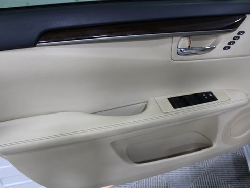 Used 2015 Lexus ES 350 w/ Luxury Package FWD image 15
