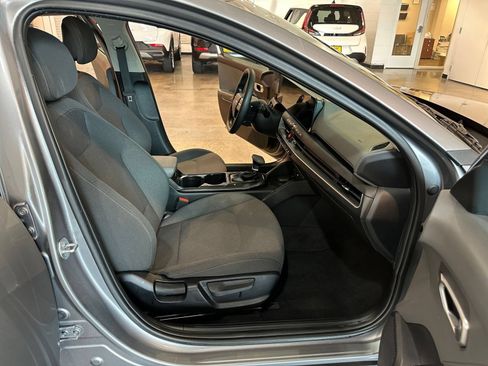 Used 2025 Kia K4 FWD image 36