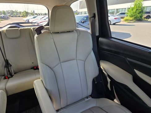 Used 2022 Subaru Ascent Limited AWD/4WD image 14