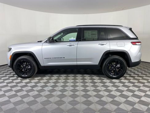 New 2026 Jeep Grand Cherokee Altitude AWD/4WD image 16