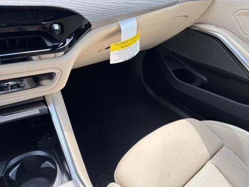 Used 2025 BMW 330i xDrive Sedan w/ Premium Package image 17